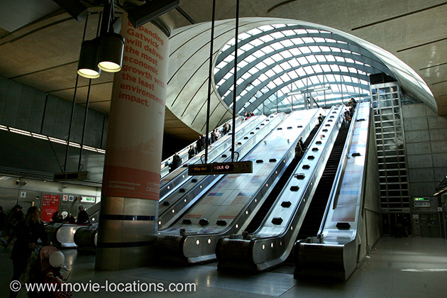 28 Days later filming location: the vast escalators: Canary Wharf Station, London