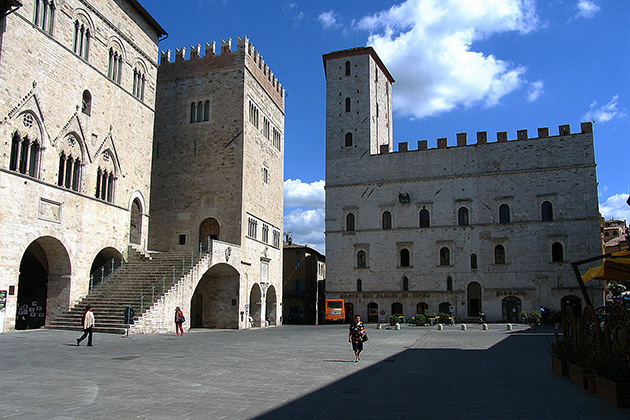 The Agony and the Ecstasy filming location: Piazza del Popoli, Todi, Umbria, Italy