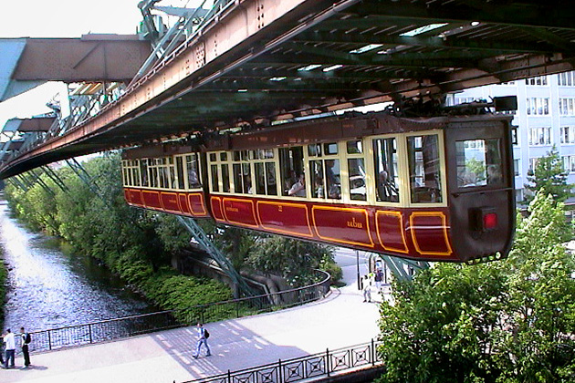 Alice In Den Stadten (Alice In The Cities) filming location: the suspension line, Wuppertal, Germany