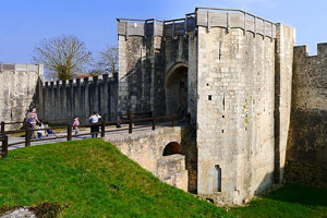 Au Revoir Les Enfants filming location: Jouy Gate, Provins