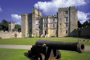 Elizabeth location: Chillingham Castle, Nortumberland