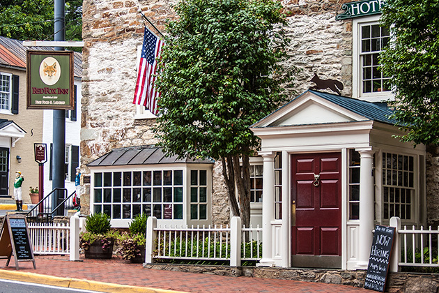 Marnie location: Red Fox Inn, Middleburg, Virginia