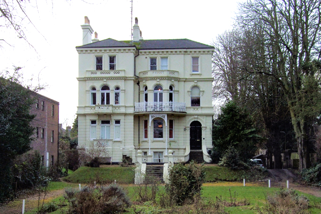 Murder By Decree film location: The Elms, Ducks Walk, St Margarets