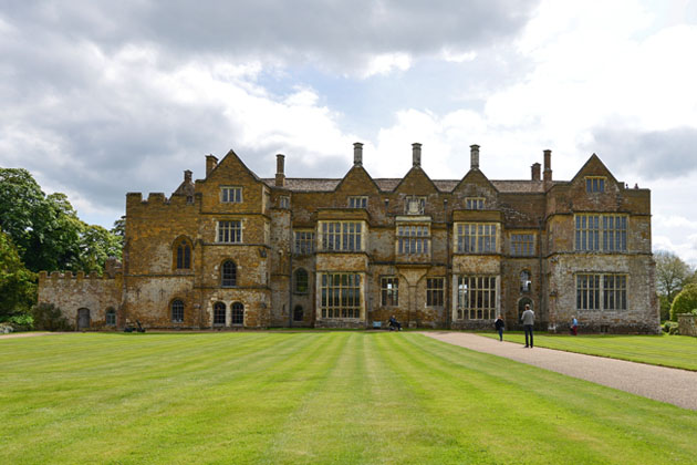 Shakespeare In Love film location: Broughton Castle, Banbury, Oxfordshire